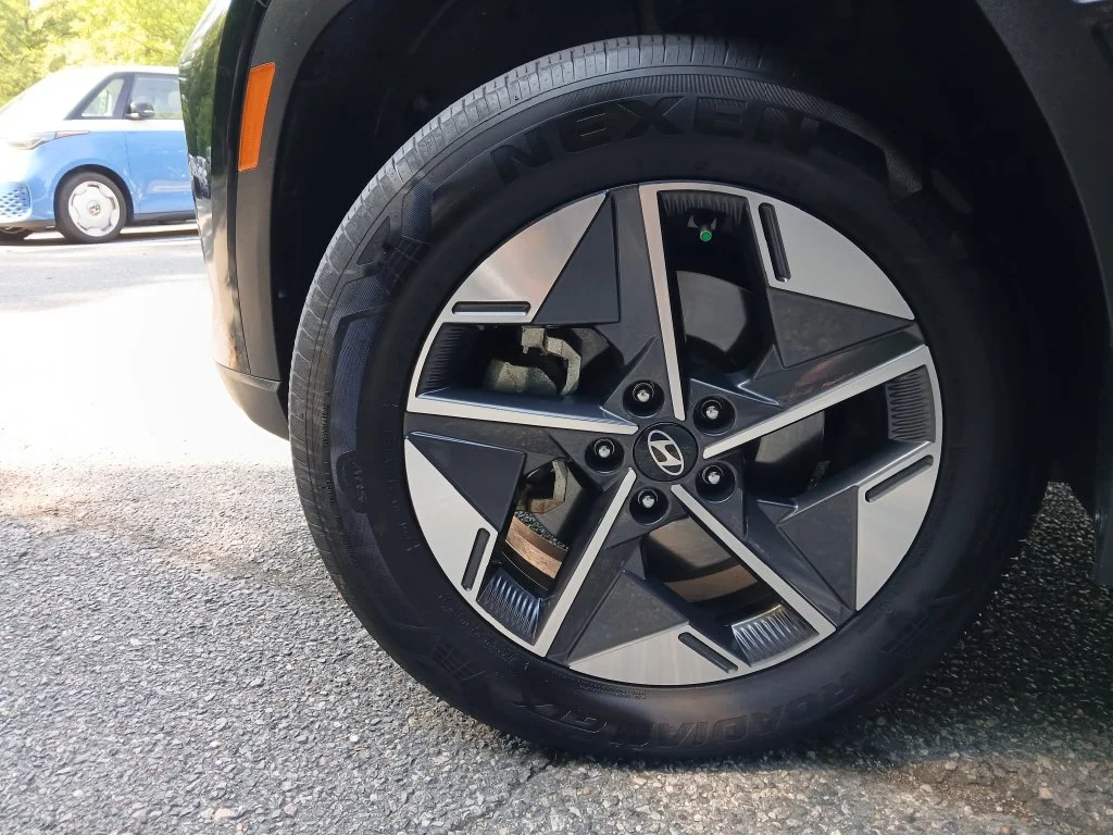 Used 2025 Black Hyundai SEL Convenience image 35
