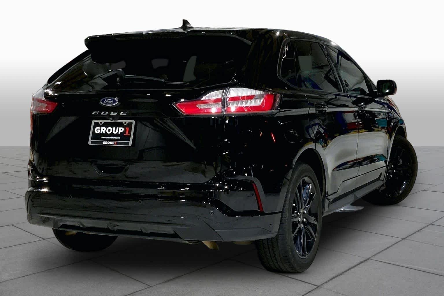 Used 2022 Agate Black Metallic Ford ST-Line image 13