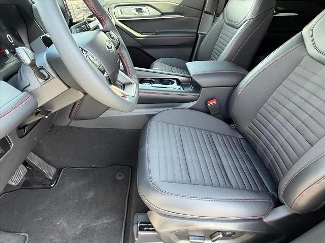 New 2027 Star White Metallic Tri-Coat Ford ST-Line image 8