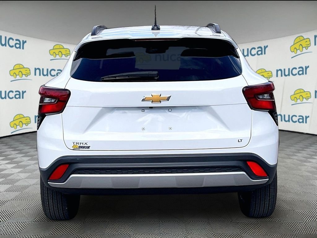 Used 2025 White Chevrolet LT image 5