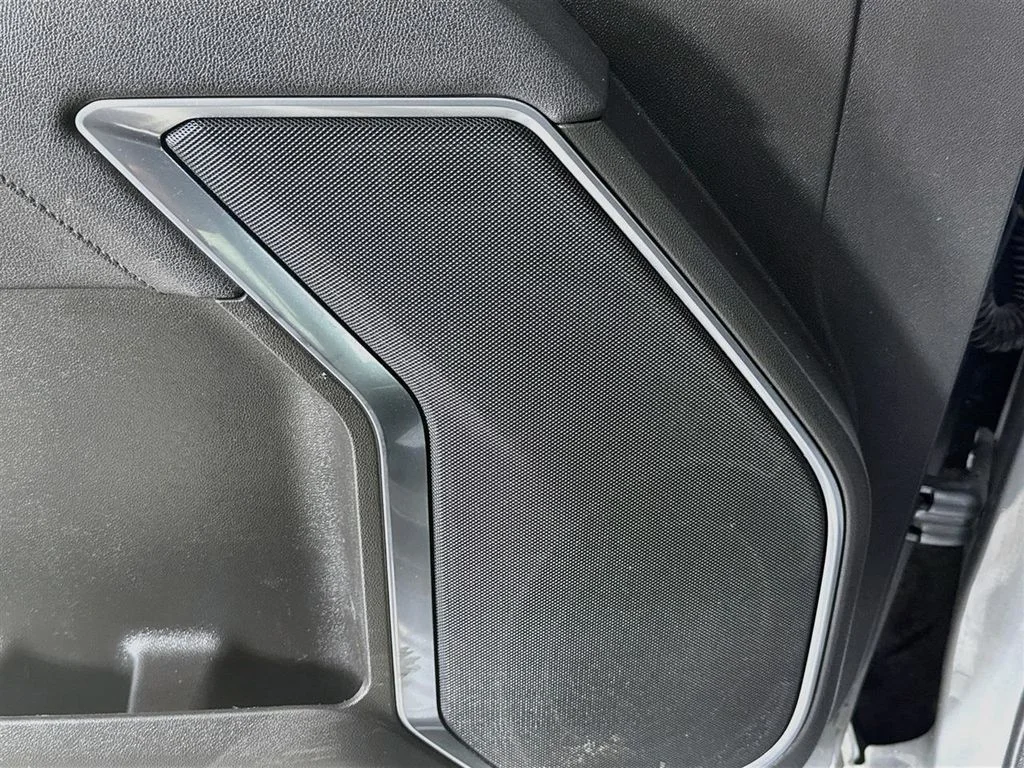 Used 2025 Silver GMC SLT image 21