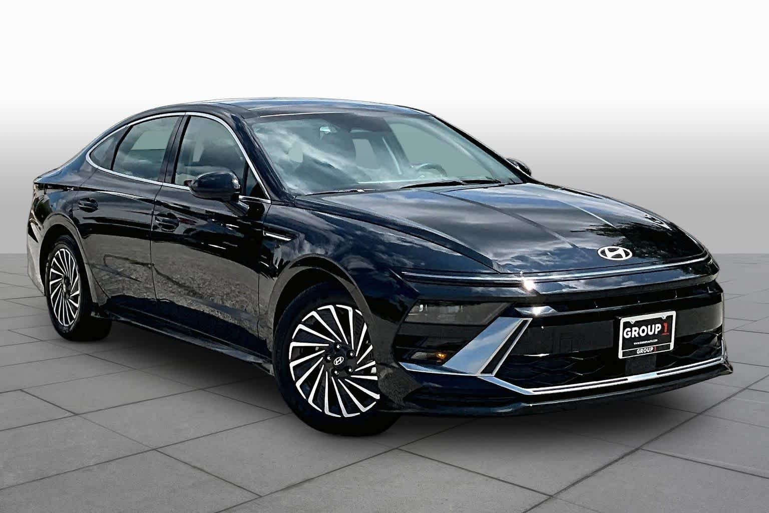 Used 2026 Abyss Black Hyundai SEL image 3