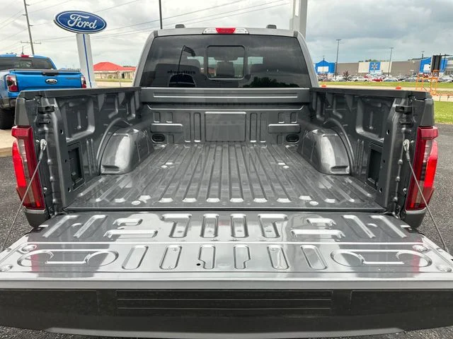 New 2026 Carbonized Gray Metallic Ford XLT image 7