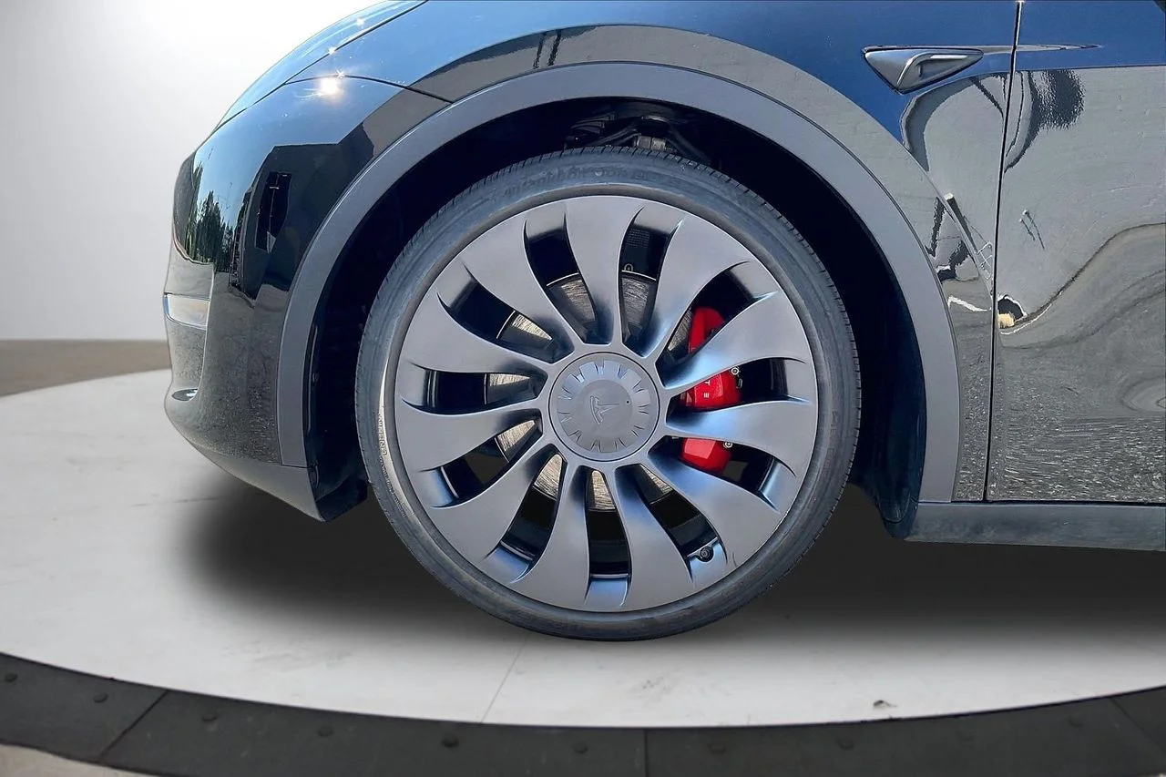 Used 2025  Tesla Performance image 35