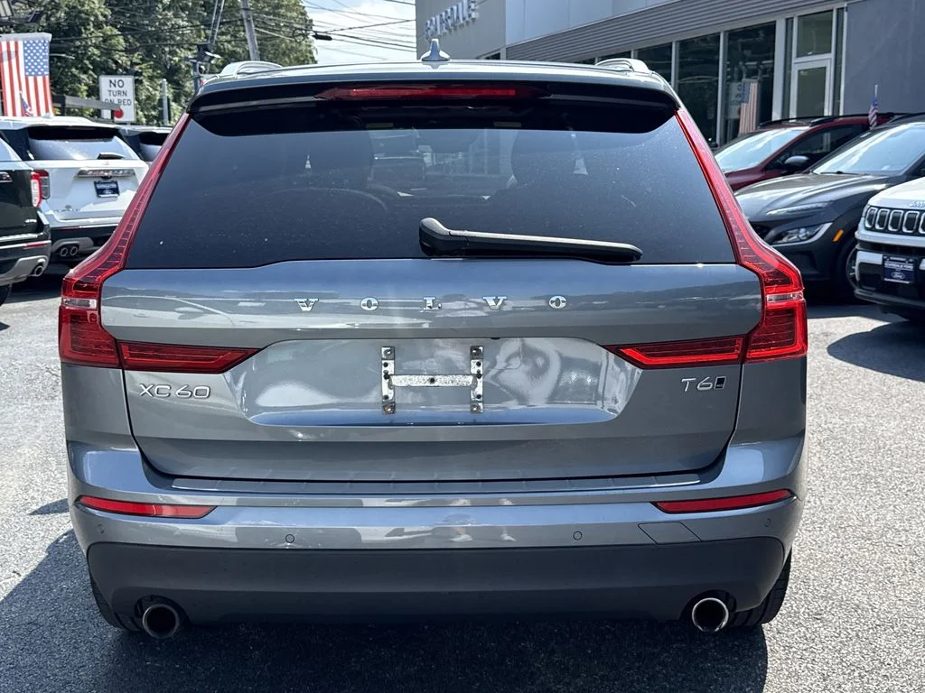 Used 2019 Gray Volvo T6 Momentum image 4