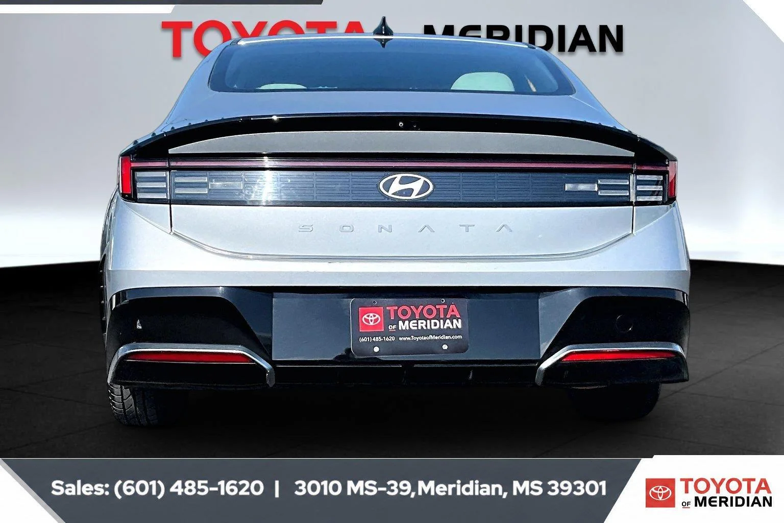 Used 2025 Aero Silver Hyundai SEL image 4