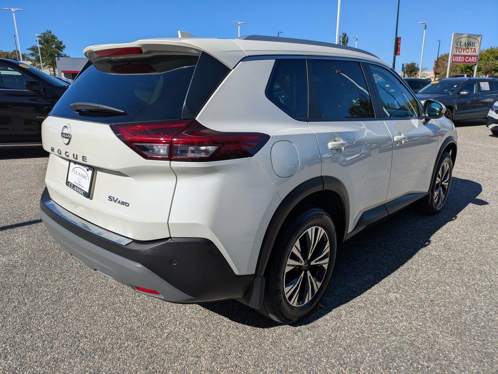 Used 2023 Pearl White Tricoat Nissan SV image 4