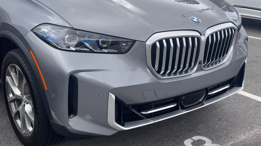 Used 2024 Skyscraper Gray Metallic BMW sDrive40i image 2