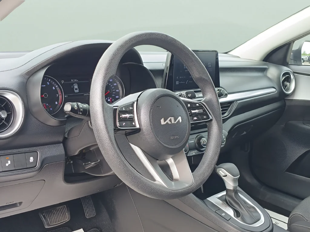 Used 2023 White Kia LXS image 14