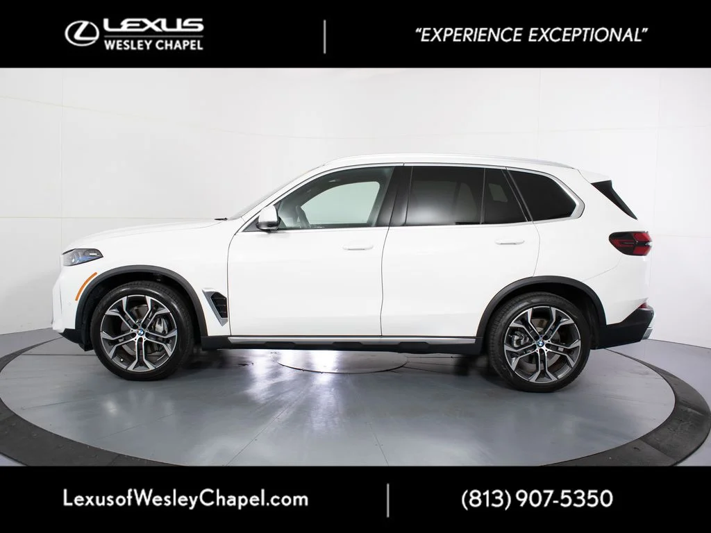 Used 2026 White BMW xDrive40i image 10