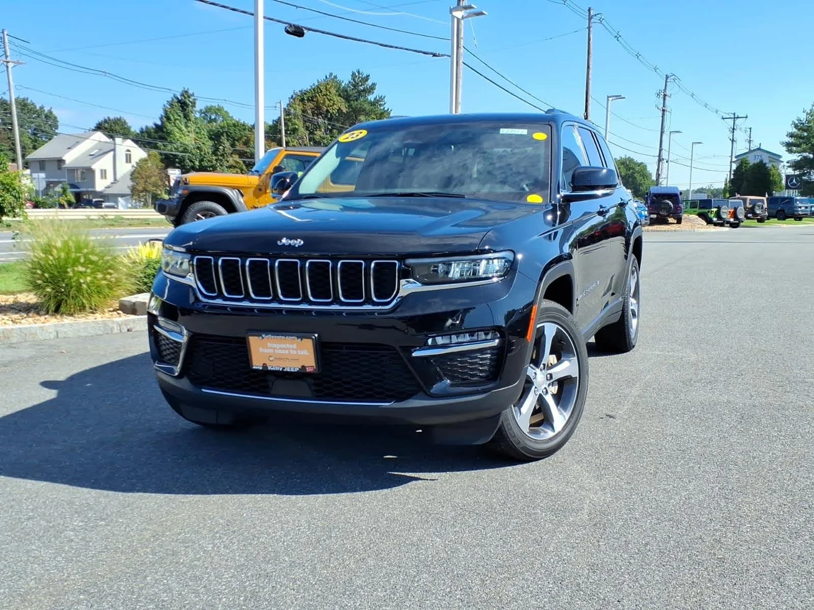 Certified Used 2023 Diamond Black Crystal Pearlcoat Jeep Limited image 2