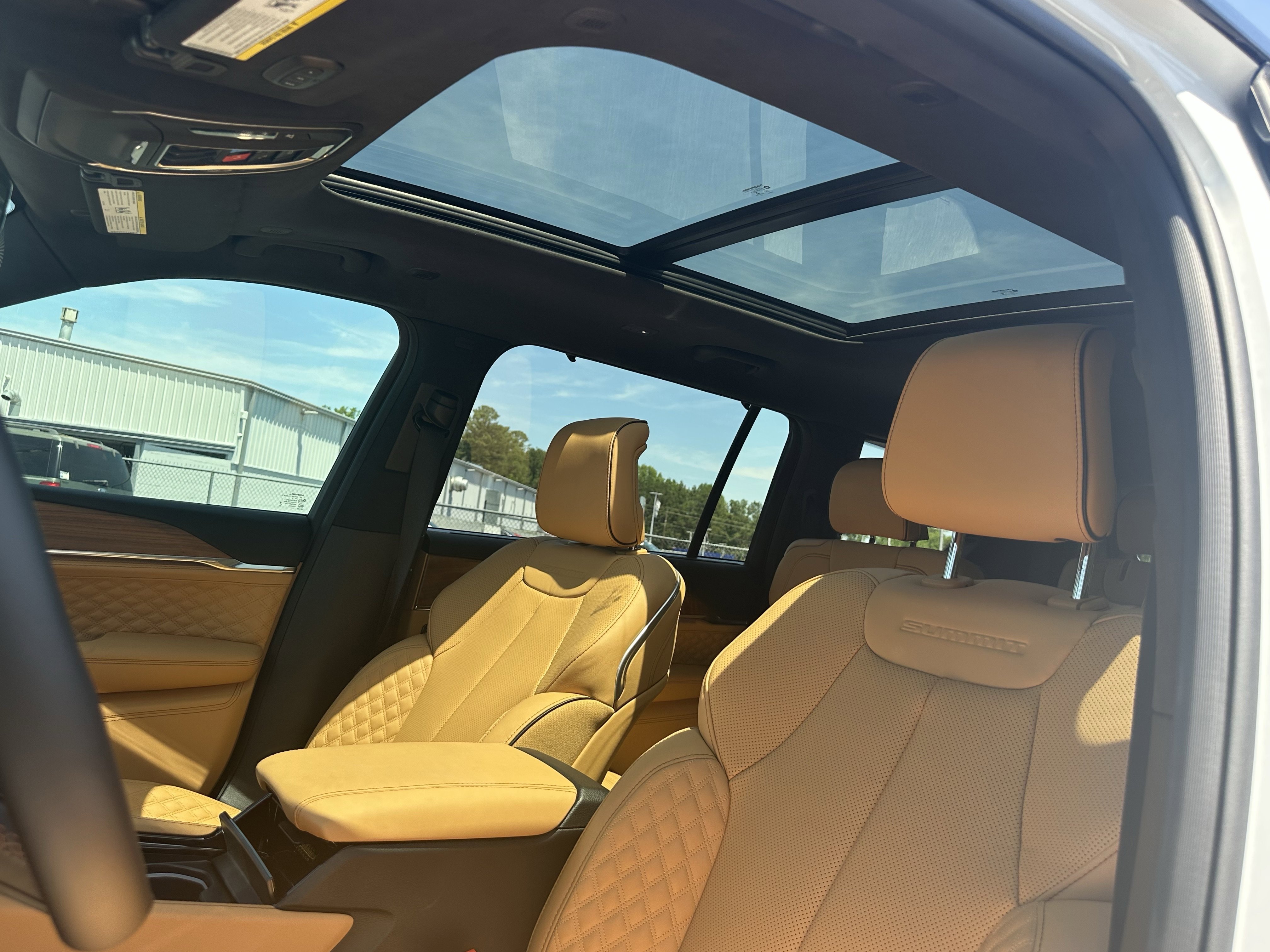 New 2026 Bright White Clear-Coat Exterior Paint Jeep Summit image 32