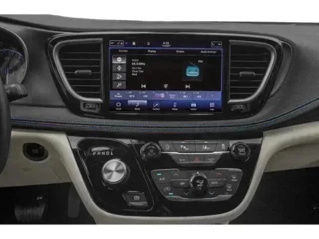 Used 2023 White Chrysler Limited image 10