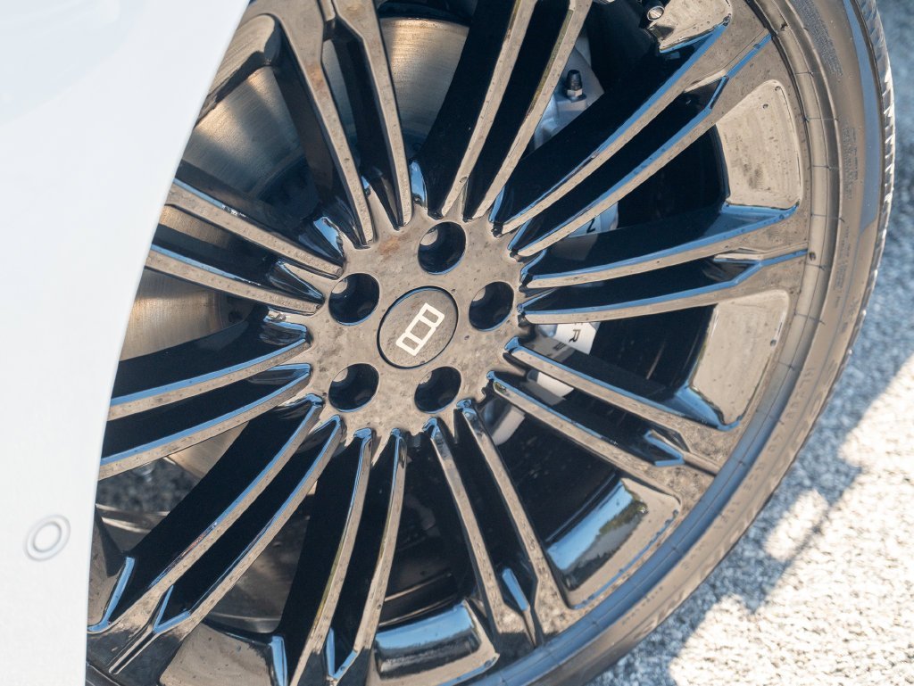 New 2027 Fuji White LAND ROVER  image 9