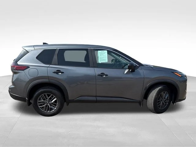 Used 2024 Gray Nissan S image 9