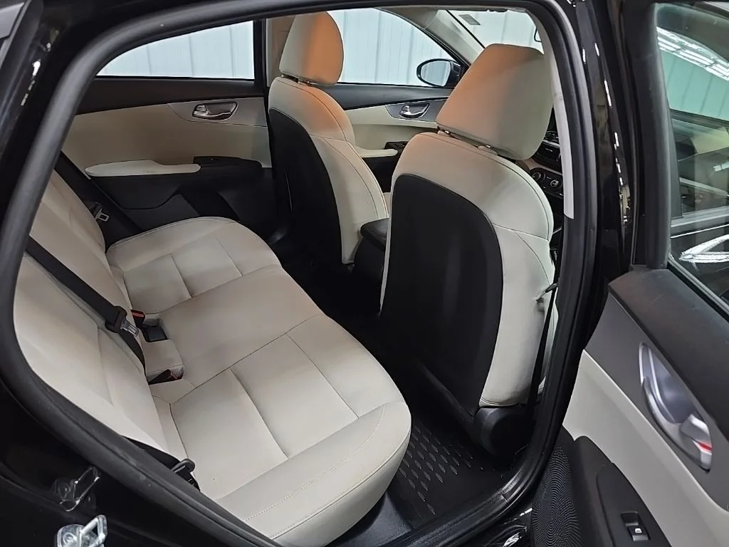 Used 2023 Aurora Black Kia LXS image 17