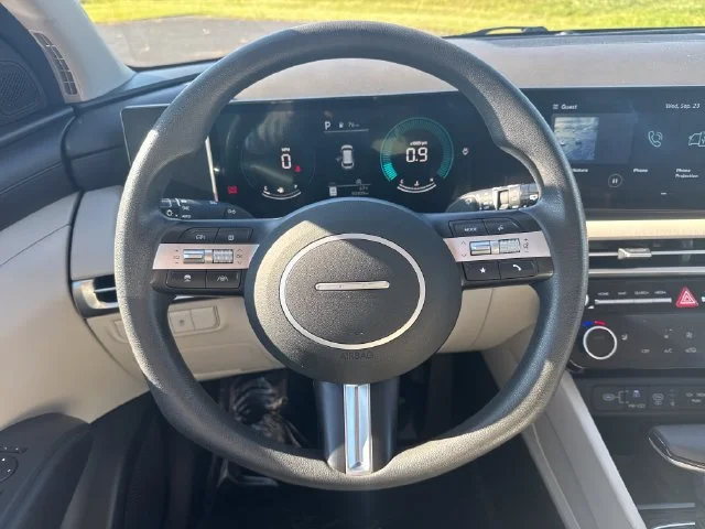 Used 2025  Hyundai SEL image 17
