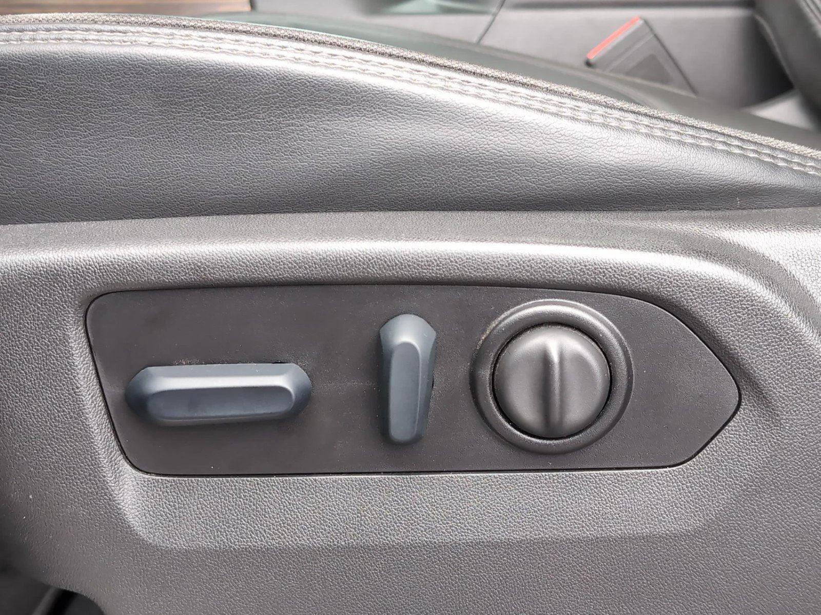 Used 2022 Northsky Blue Metallic Chevrolet High Country image 16