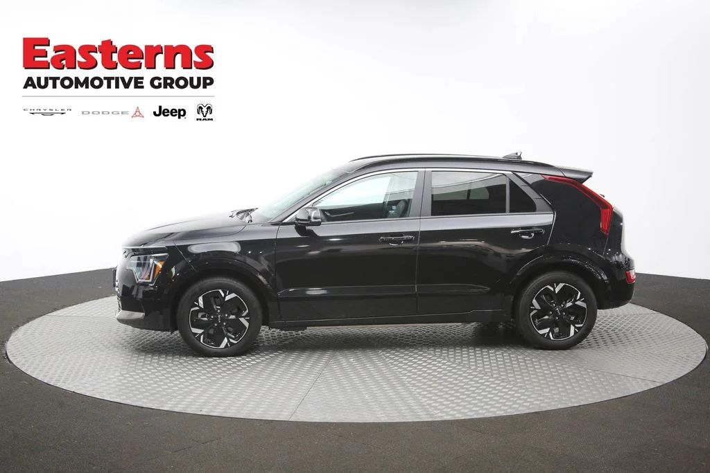 Used 2024 Black Kia Wind image 61