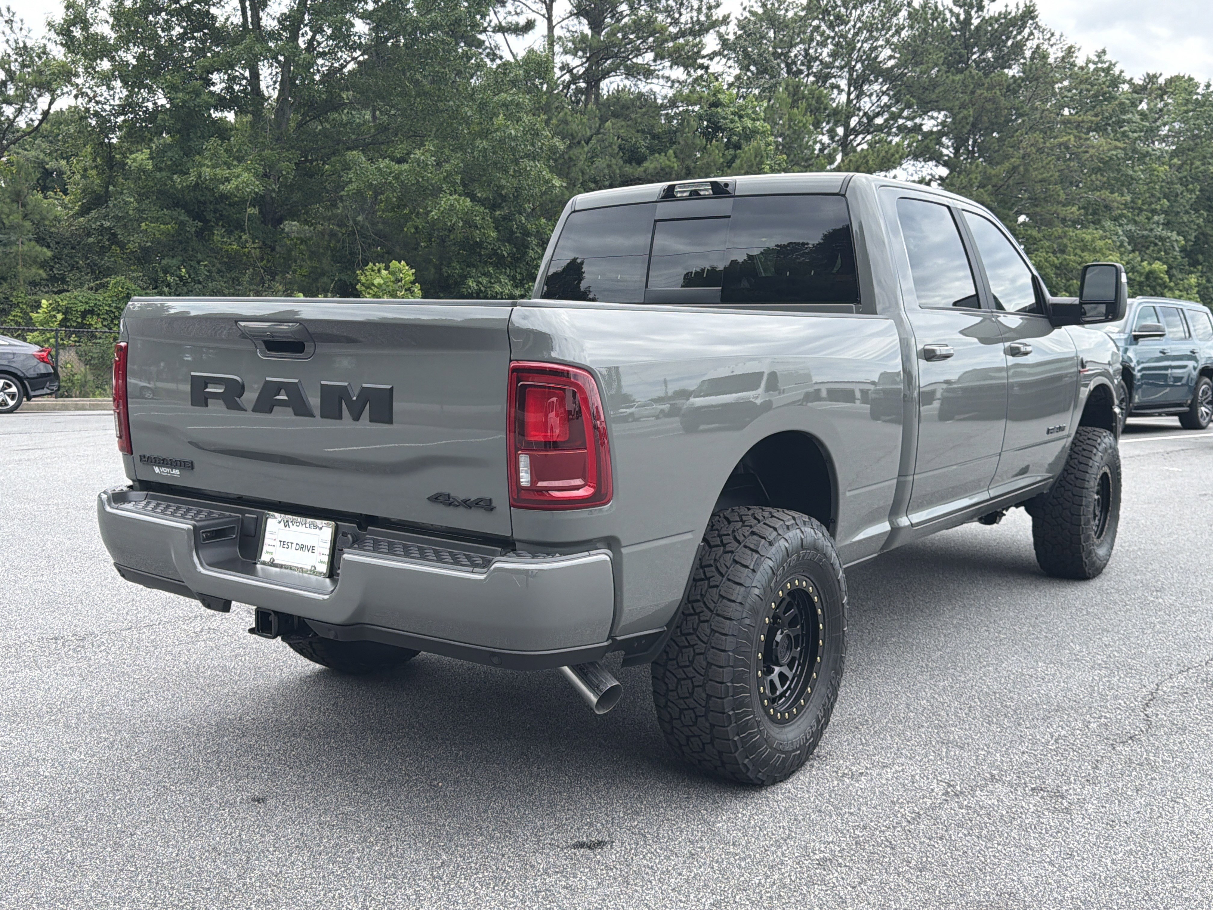 New 2026 Ceramic Gray Clear-Coat Exterior Paint RAM Laramie image 8