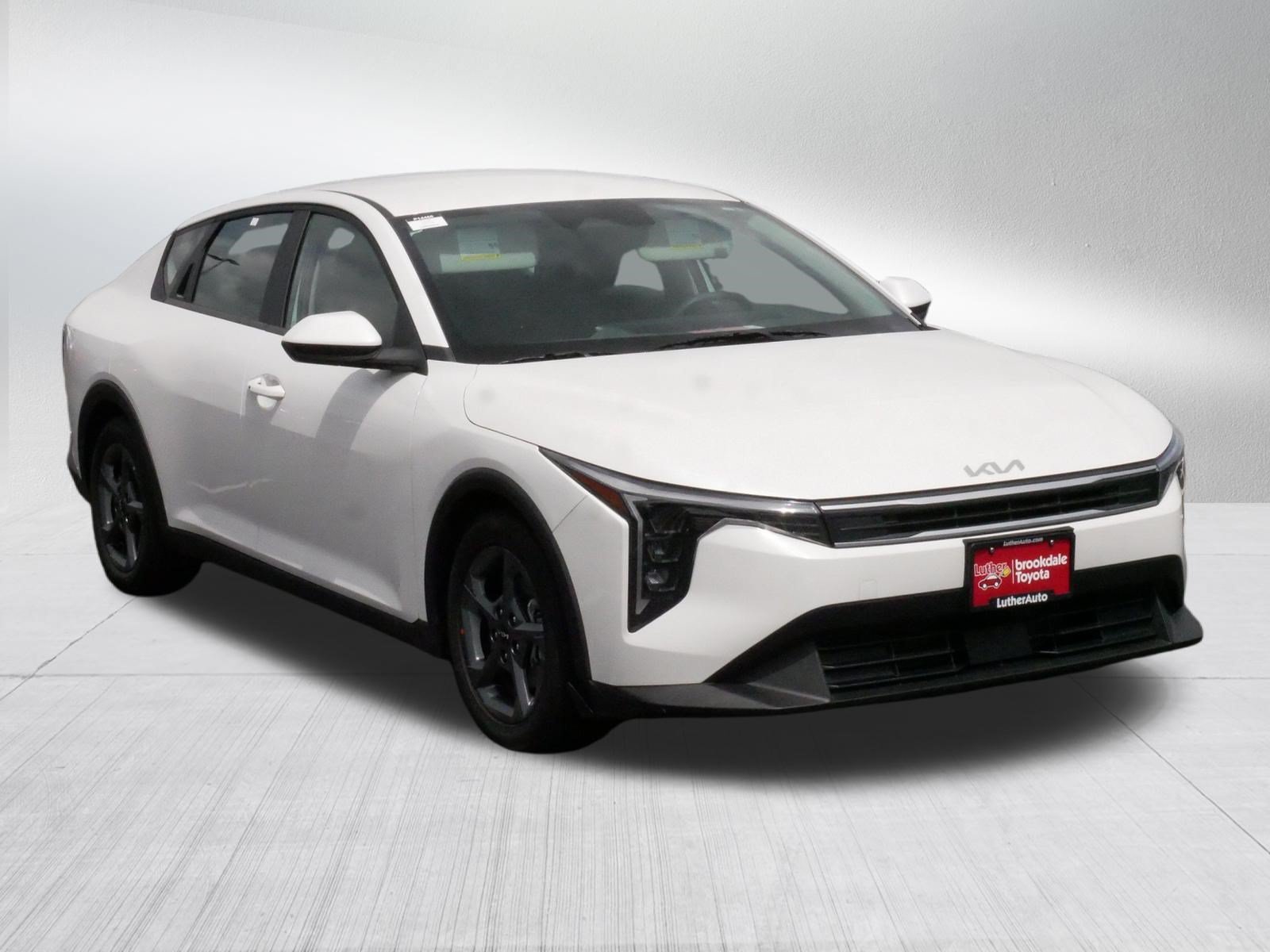 Used 2025 Snow White Pearl Kia LXS image 8
