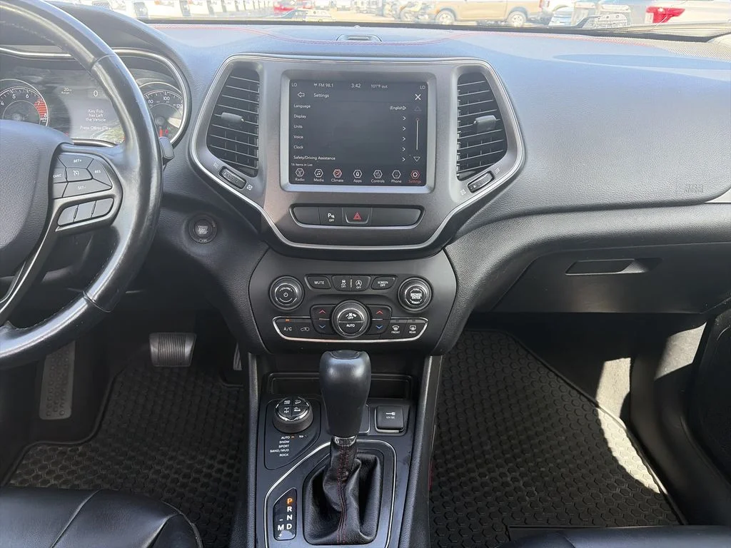 Used 2019 Gray Jeep Trailhawk image 17