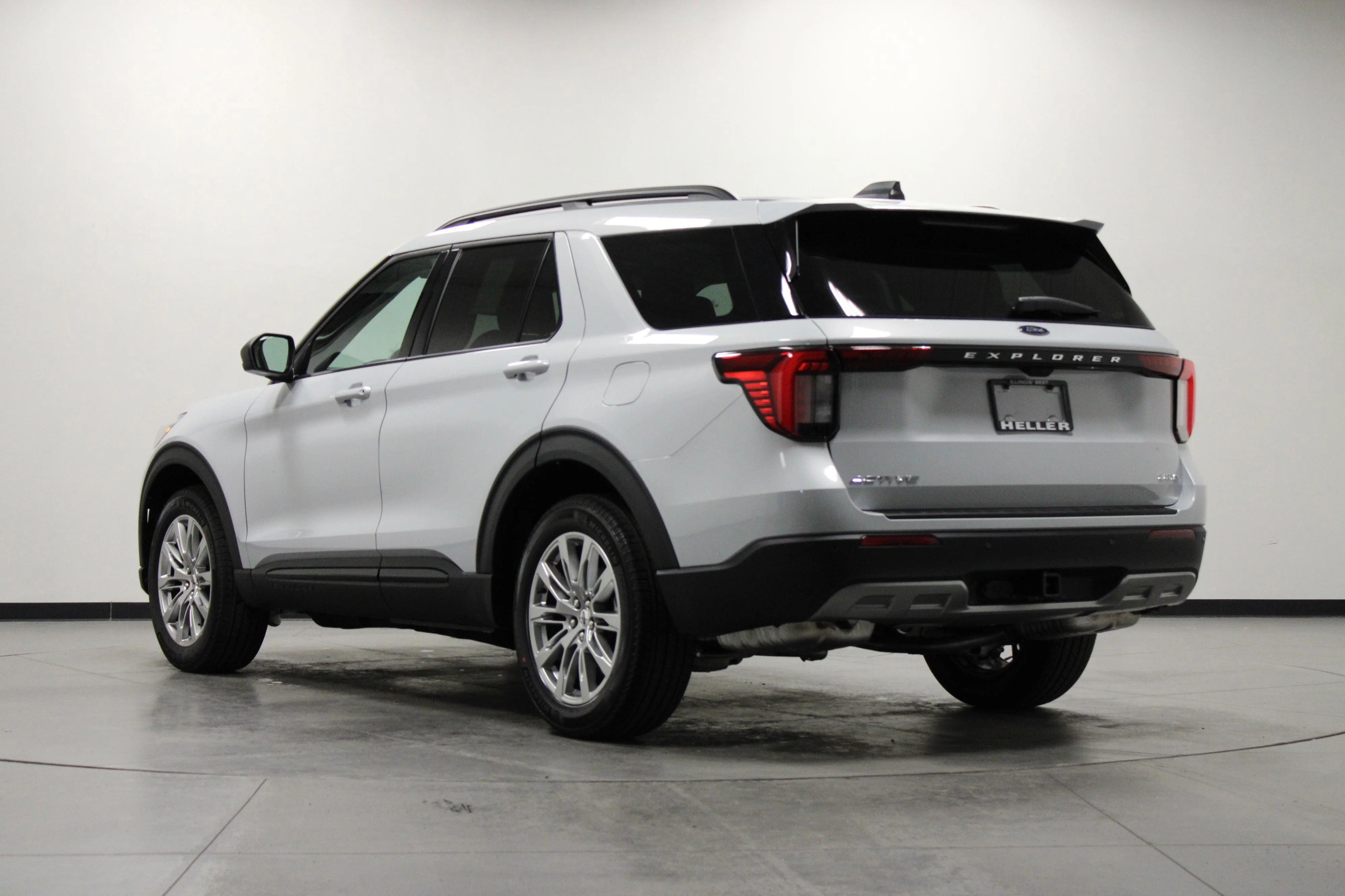 New 2026 Space White Metallic Ford Active image 6