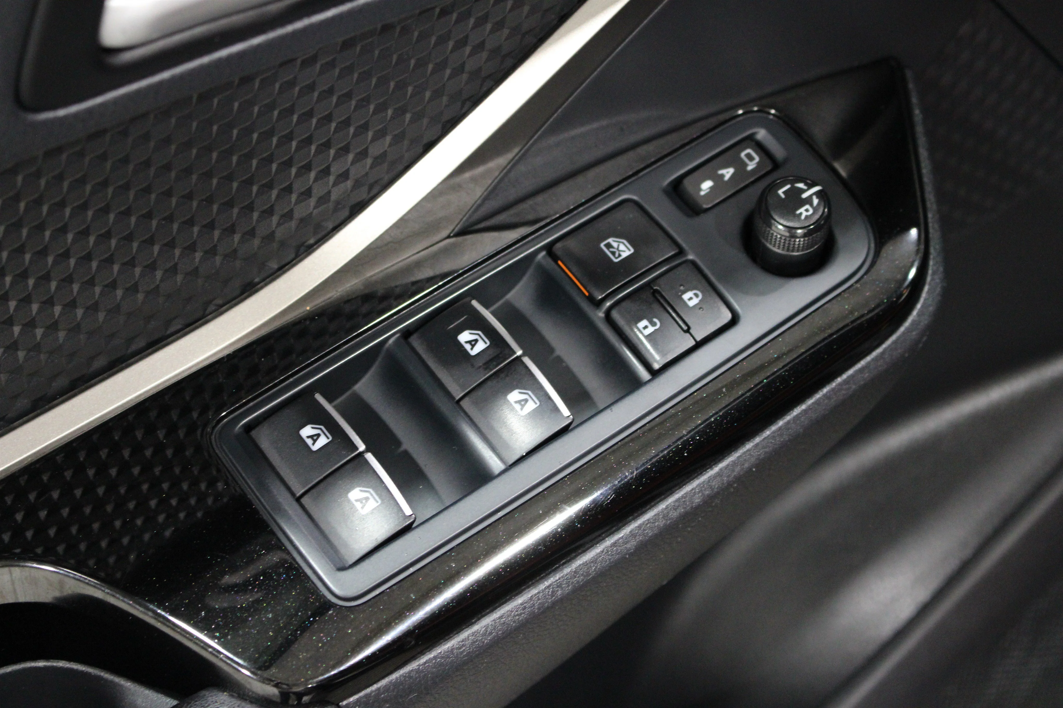 2019 Toyota C-HR XLE - Photo 7