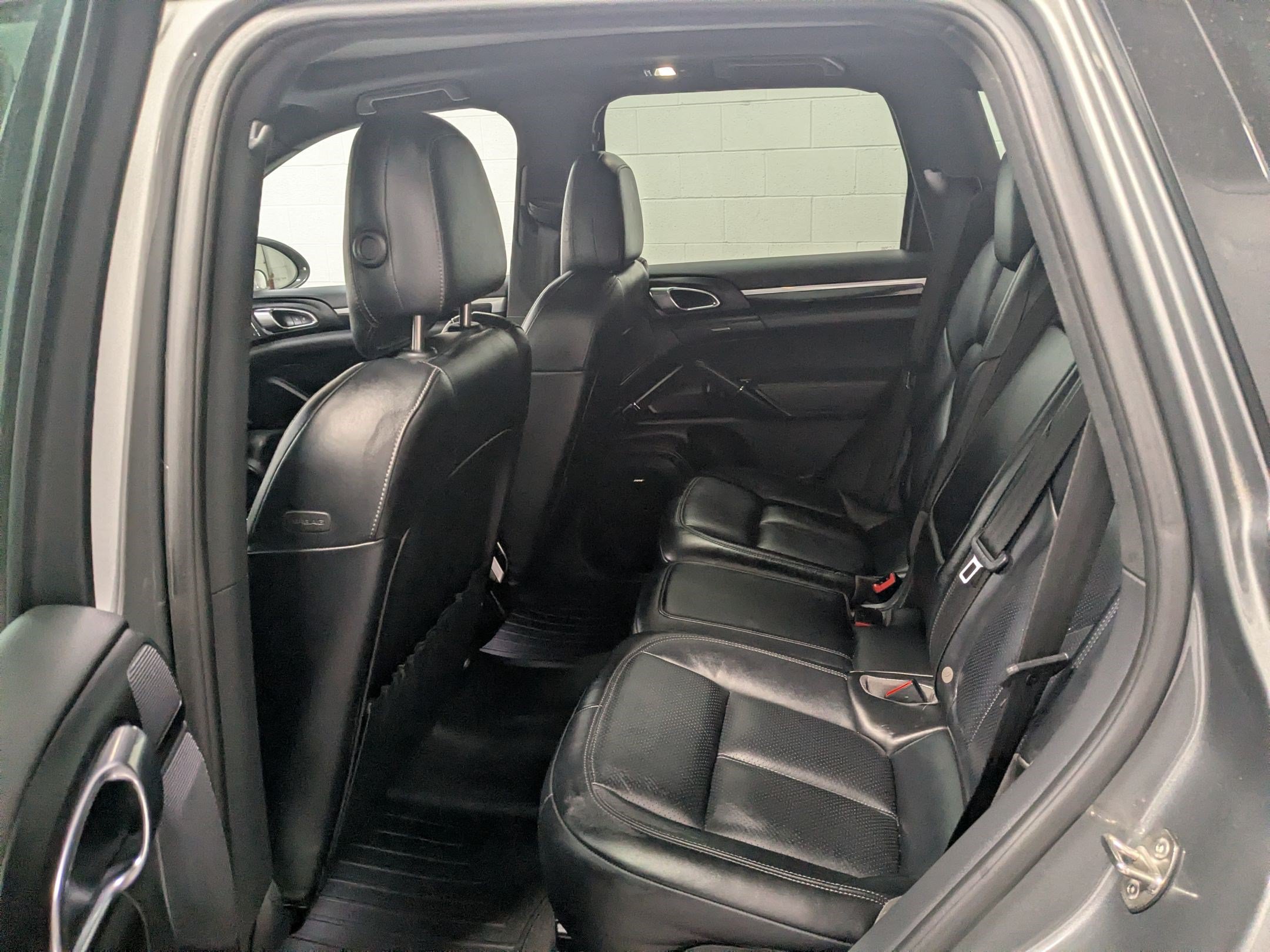 Used 2016 Meteor Gray Metallic Porsche Base image 25