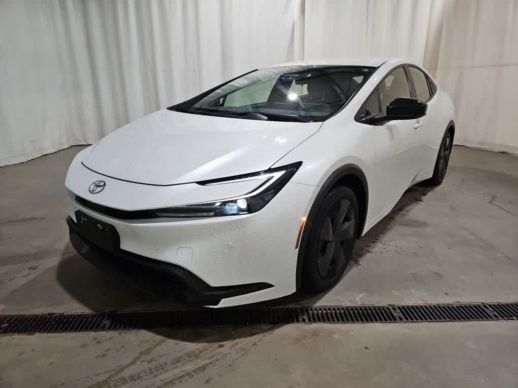2025 Toyota Prius LE FWD's photo