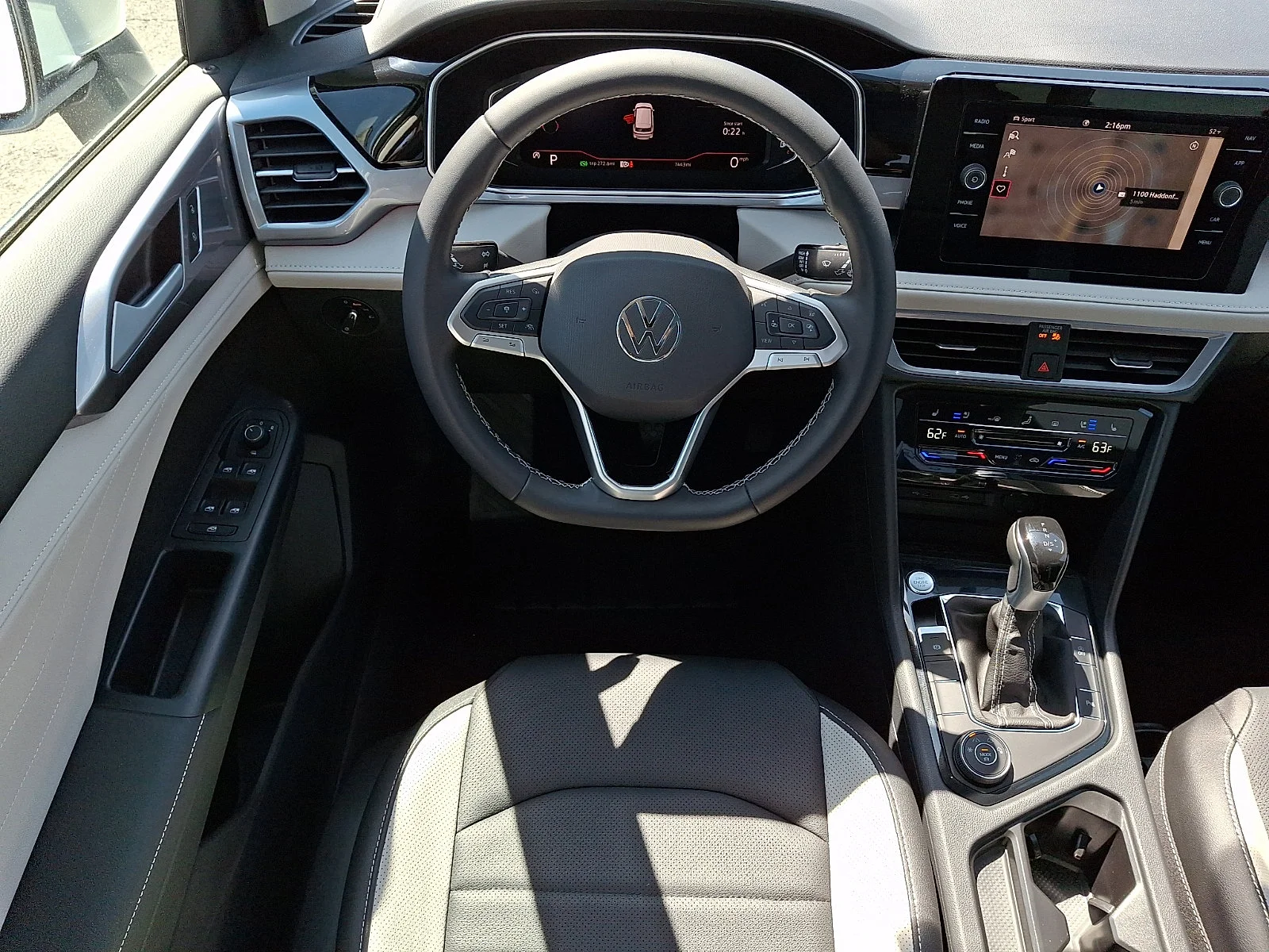 Used 2025 Pure White   0Q0q Volkswagen SEL image 12