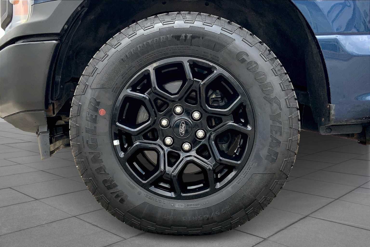 Used 2018 Blue Jeans Metallic Ford XL image 20