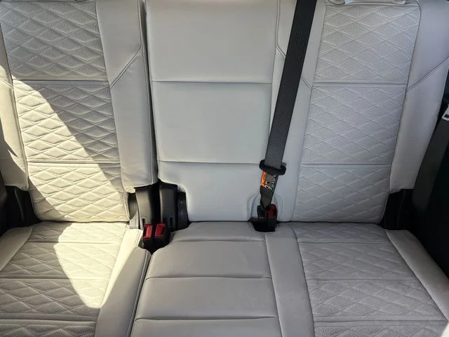 Used 2025 Green Cadillac V-Series image 18