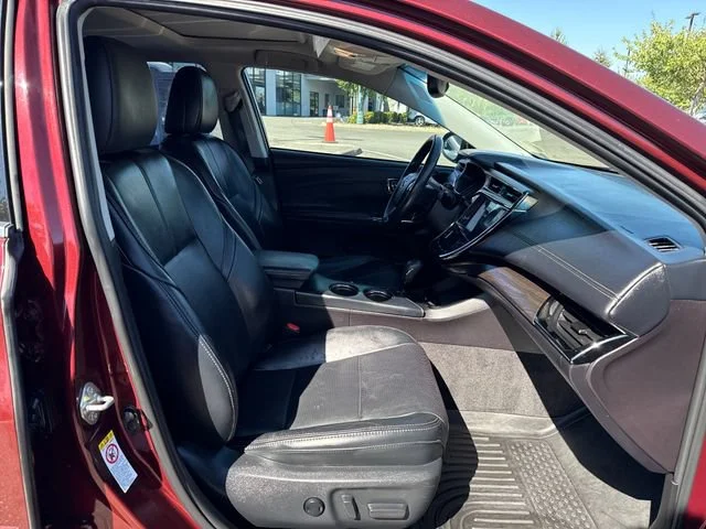 Used 2016 Mica Toyota XLE Premium image 9
