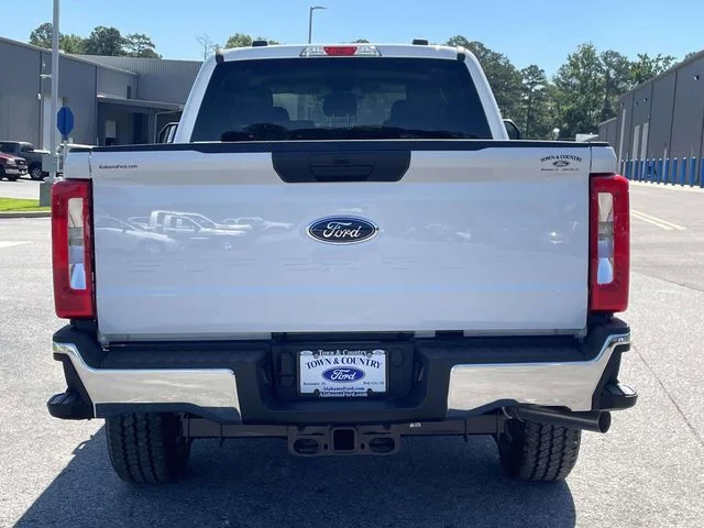 New 2026 Oxford White Ford XLT image 12