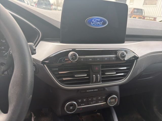 Used 2020 Silver Ford SE image 6