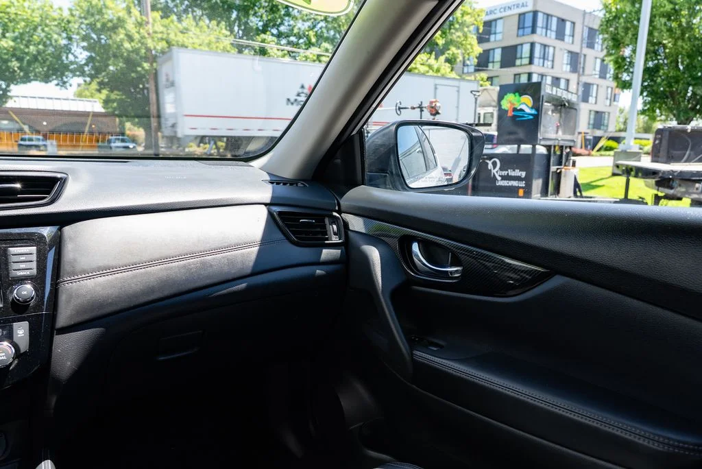 Used 2018 Silver Nissan SL image 10