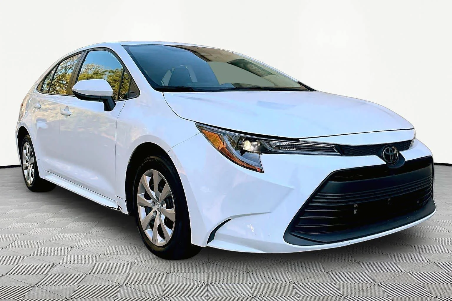 Used 2024 Ice Cap Toyota LE image 3