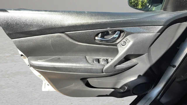 Used 2018 Silver Nissan SV image 17