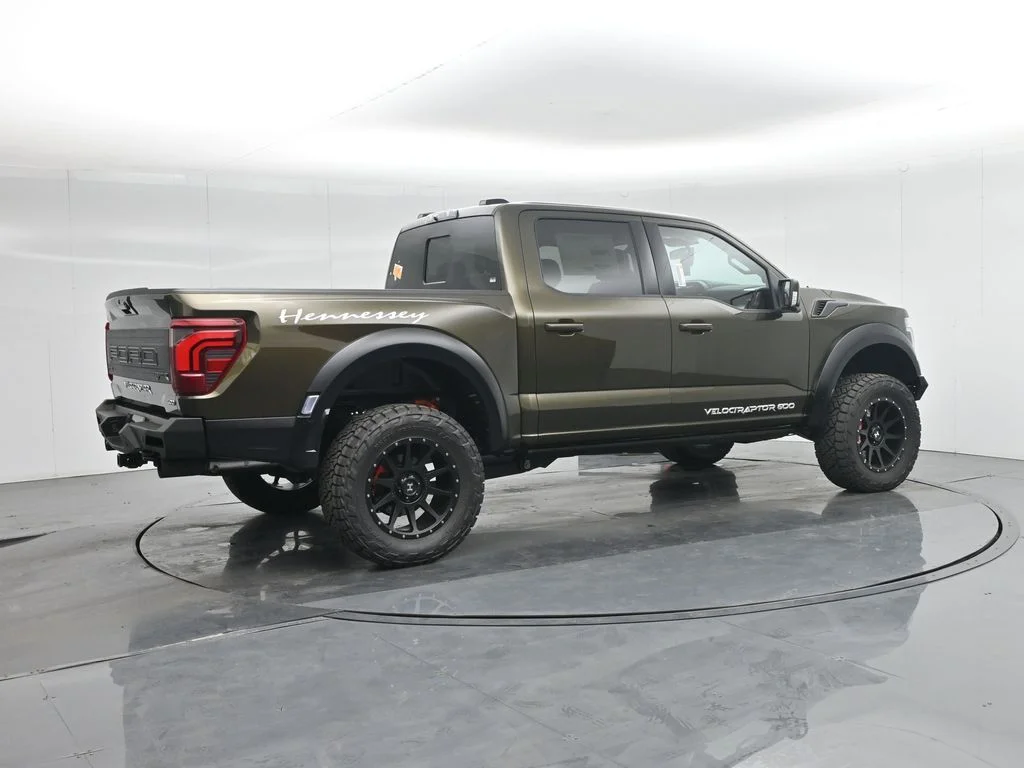 New 2025 Shelter Green Ford Raptor image 30