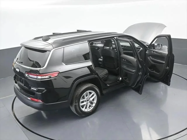 New 2026 Diamond Black Crystal Pearl-Coat Exterior Paint Jeep Laredo image 65