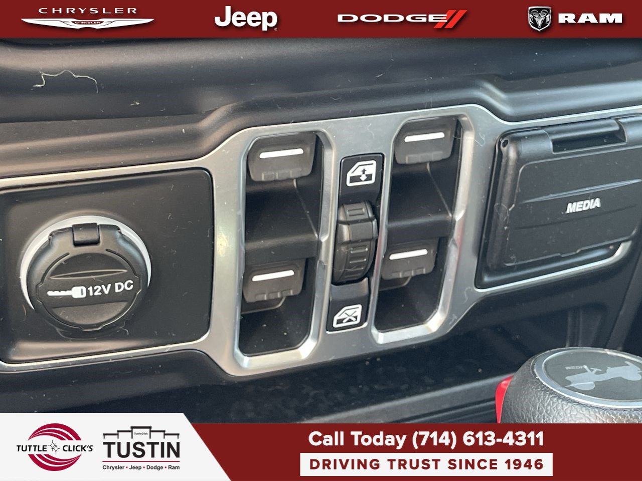 Used 2020 Granite Crystal Metallic Clearcoat Jeep Sahara image 25