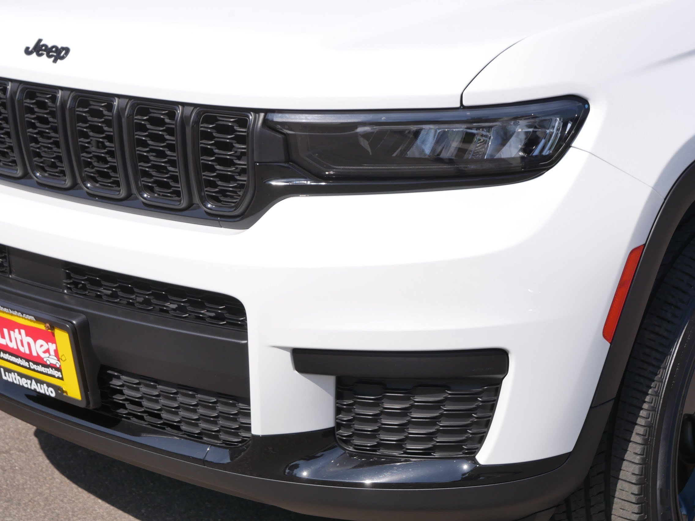Used 2025 Bright White Clearcoat Jeep Altitude X image 16
