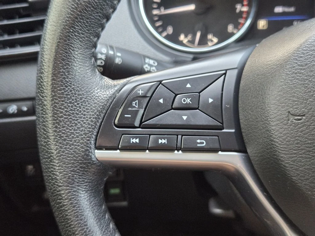 Used 2019 Gray Nissan SL image 31