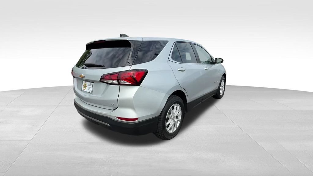 Used 2022 Silver Ice Metallic Chevrolet LT image 5
