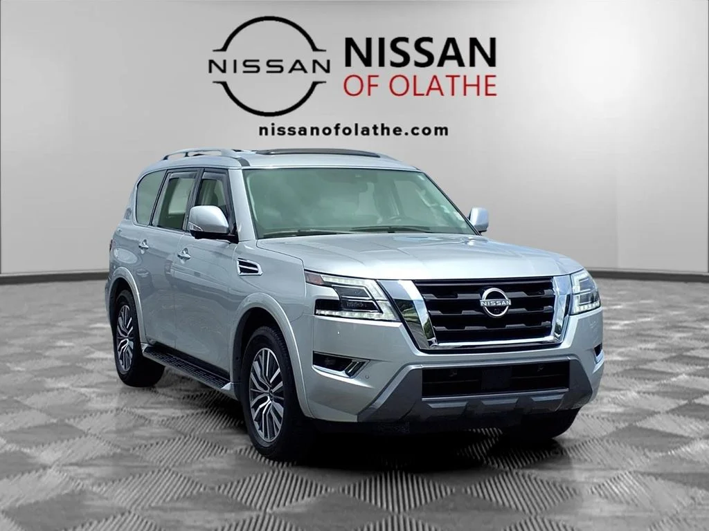 Used 2024 Silver Nissan SL image 31