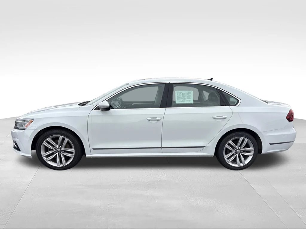 Used 2017 Pure White Volkswagen SEL Premium image 3