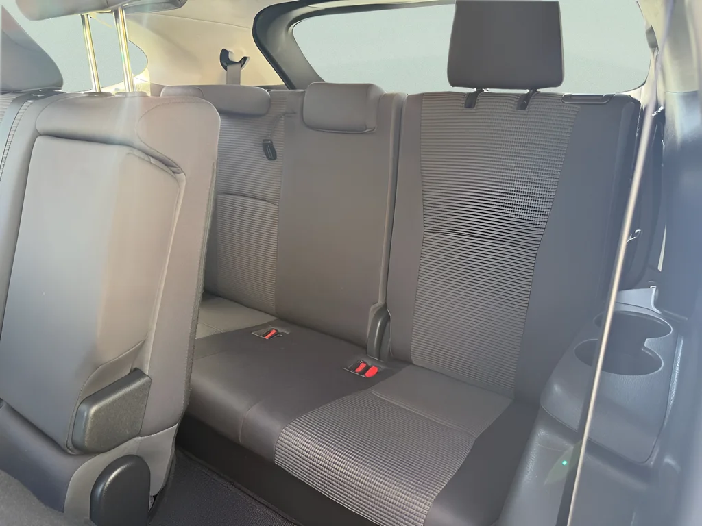 2023 Toyota Highlander LE - Photo 11