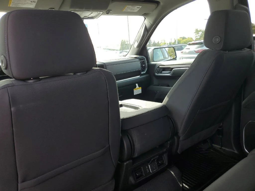 New 2026 Sterling Gray Metallic Chevrolet LT (2FL) image 28