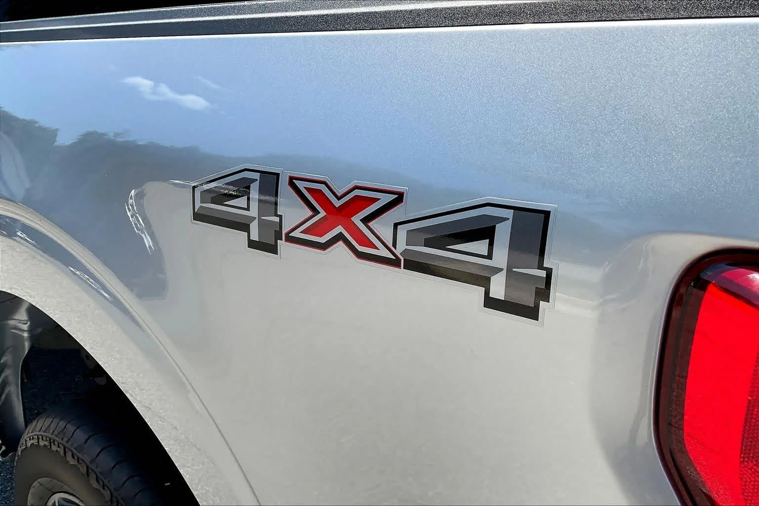 Used 2023 Iconic Silver Metallic Ford XLT image 19